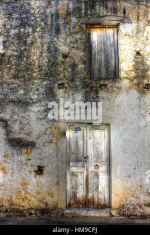 Bröckelnde Mauer. Krasi, Kreta, Griechenland Stockfoto