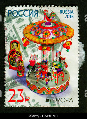 Briefmarke gedruckt in Russland zeigt Bild der Matroschka Puppe, auch bekannt als eine russische Verschachtelung Puppe, ist ein Satz von Holzpuppen. Stockfoto