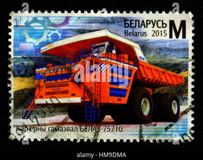 GOMEL, Weißrussland, 1. Februar 2017, Stempel gedruckt in Belarus Bild der Dumper BELAZ-75710, ca. 2015 zeigt. Stockfoto