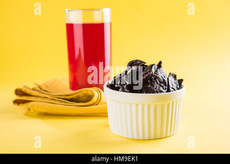 Kokum Sharbat - (ein kaltes Getränk) ist eine süße und würzige Getränk aus Kokum Obst oder Garcinia indica Stockfoto