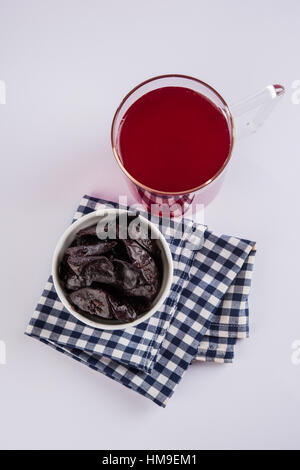 Kokum Sharbat - (ein kaltes Getränk) ist eine süße und würzige Getränk aus Kokum Obst oder Garcinia indica Stockfoto