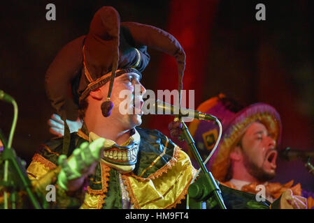 Murga Mitglieder führt während Karneval in Buenos Aires, Argentinien, 6. Februar 2015. © Anton Velikzhanin Stockfoto