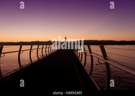 Wasser: Bruch in der Herbstabend am Ogden Point 2, Victoria, BC Stockfoto