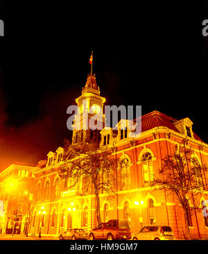 Canada National Historic Building - Nacht der City Hall von Victoria, Victoria BC Kanada. Stockfoto