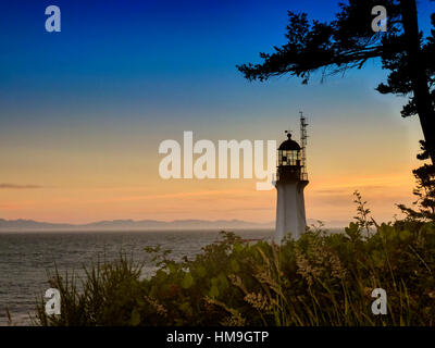 Canada National Historic Building in Vancouver Insel - wunderbare Twilight Sheringham Point Lighthouse Closeup, Shirley, BC Kanada 1. Stockfoto