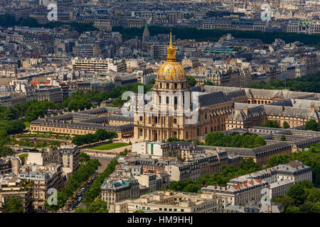 Blick von oberhalb von Les Invalides und Gebäuden in Paris, Frankreich. Stockfoto