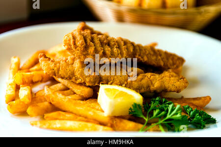 Chicken Finger und Pommes frites Stockfoto