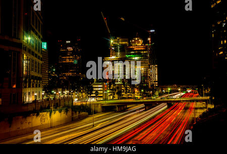 Große Baustelle in Los Angeles downtown in der Nacht. Foto aufgenommen am Oct.29.2016 in LA, USA Stockfoto