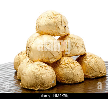 Schokolade in eine Goldfolie papper Stockfoto