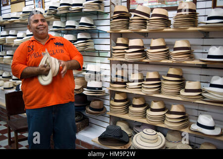 Victors Panama Shop. Hütte-Shop. Ein Panamahut ist eine traditionelle Stroh Hut das eigentlich in Ecuador nicht Panama besteht. Sie sind helle Stockfoto