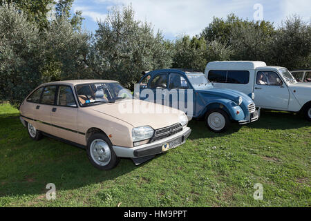 Vintage französischen Auto-Gruppe Stockfoto