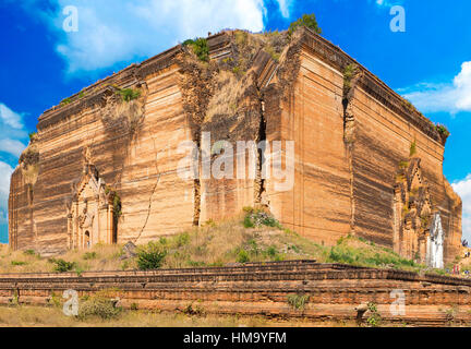 Pagode in Mingun Paya ruiniert / Mantara Gyi Pagode, Myanmar. Stockfoto