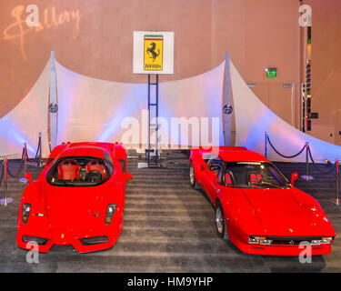 Ferrari Enzo, und ein Ferrari 288 GTO in The Gallery, eine Veranstaltung, gesponsert von der North American International Auto Show (NAIAS). Stockfoto