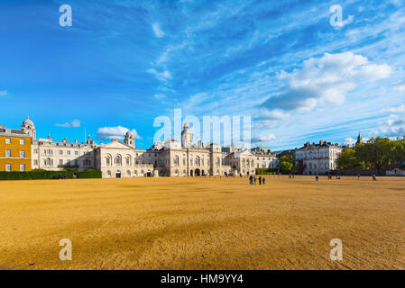 LONDON - 18. Oktober 2016: Horse Guards, betrachtet über Horse Guards Parade. Das Gebäude ist im palladianischen Stil. Stockfoto