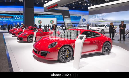 Porsche 911 Carrera 4 GTS, GTS Boxster, Cayman GTS, Panamera GTS Autos auf der North American International Auto Show (NAIAS). Stockfoto