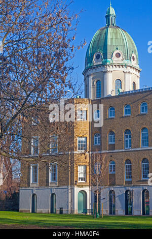 London, Southwark A Ansicht von der Seite des Imperial War Museum in Geraldine Mary Harmsworth Park Stockfoto