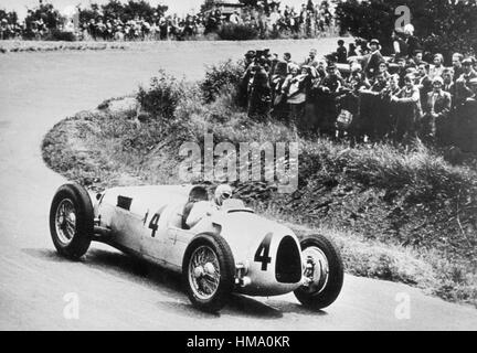 1936 Auto Union C Typ angetrieben von Rosemeyer beim deutschen Grand Prix Stockfoto