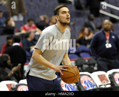 Washington, Vereinigte Staaten von Amerika. 1. Februar 2017. Washington Wizards bewachen Tomas Satoransky während ein Warm-up vor dem Spiel in Washington, USA, 1. Februar 2017. Bildnachweis: David Svab/CTK Foto/Alamy Live-Nachrichten Stockfoto