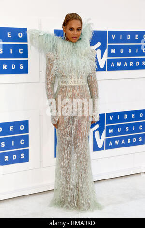 NEW YORK - 28 AUGUST: Beyonce kommt bei den 2016 MTV Video Music Awards im Madison Square Garden am 28. August 2016 in New York City.MPI99/MediaPunch Stockfoto