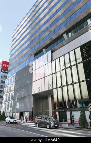 Tokio, Japan. 2. Februar 2017. Einen Überblick über die neuen kommerziellen komplexen Ginza sechs auf 2. Februar 2017, Tokio, Japan. Ginza sechs soll der Ginza größten kommerziellen Komplex auf dem Land früher besetzt durch Matsuzakaya Kaufhaus am Chuo-Dori (Haupteinkaufsstraße) in Ginza gebaut werden. Der Neubau umfasst internationale Marken Luxusläden wie Celine, Dior, Fendi, Boutiquen und Restaurants-Bereich. Der Komplex wird den Käufern am 20. April 2017 eröffnet. Bildnachweis: Rodrigo Reyes Marin/AFLO/Alamy Live-Nachrichten Stockfoto