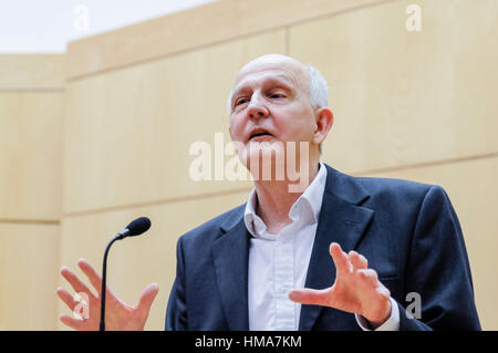 Belfast, Nordirland. 01 Feb 2017 - Alex Kane Gespräche während der 'DEaling mit der Vergangenheit' Event durch Umdenken Konflikt organisiert erfolgt in Belfast. Stockfoto