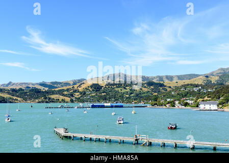 Akaroa, Neuseeland. 28. Januar 2017. Akaroa, New Zealand - 28. Januar 2017 - Gesamtansicht der Stege im Hafen von Akaroa am 28. Januar 2017 in Akaroa, Neuseeland. | Bildnachweis: Dpa/Alamy Live-Nachrichten Stockfoto