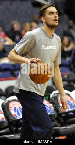 Washington, Vereinigte Staaten von Amerika. 1. Februar 2017. Washington Wizards bewachen Tomas Satoransky während ein Warm-up vor dem Spiel in Washington, USA, 1. Februar 2017. Bildnachweis: David Svab/CTK Foto/Alamy Live-Nachrichten Stockfoto