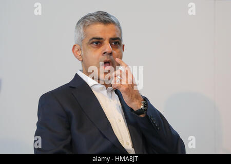 Greenwich Peninsula, London, UK 2. Februar 2017 - zeigt der Bürgermeister von London, Sadiq Khan, Sammy Lee und Richard Margree Ritter Drachen und von Spanisch-geboren internationale Architekten Santiago Calatrava £ 1 Milliarde Neuregelung im Herzen von Greenwich Peninsula. Bildnachweis: Dinendra Haria/Alamy Live-Nachrichten Stockfoto