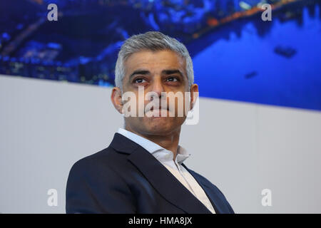 Greenwich Peninsula, London, UK 2. Februar 2017 - zeigt der Bürgermeister von London, Sadiq Khan, Sammy Lee und Richard Margree Ritter Drachen und von Spanisch-geboren internationale Architekten Santiago Calatrava £ 1 Milliarde Neuregelung im Herzen von Greenwich Peninsula. Bildnachweis: Dinendra Haria/Alamy Live-Nachrichten Stockfoto