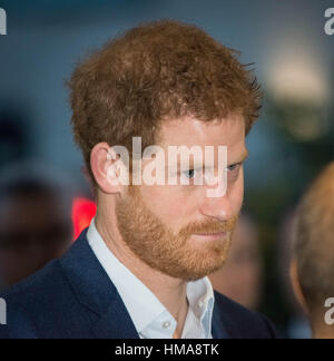 London, UK. 2. Februar 2017. Seine königliche Hoheit Prinz Harry besucht London Ambulance Service um das diesjährige Zeit zum reden Tag zu starten, die jährliche Awareness Day von Zeit Änderung zur Förderung der psychischen Gesundheit Nationalbewusstsein. Bildnachweis: Guy Corbishley/Alamy Live-Nachrichten Stockfoto