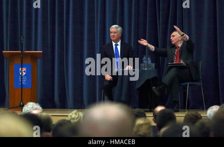 Fife, UK. 2. Februar 2017. Sir Michael Fallon, konservative Wartungstafel für Sevenoaks und Secretary Of State for Defence, spricht über "Wieder erstarkten Russland" an der Universität St Andrews. Bildnachweis: Derek Allan/Alamy Live-Nachrichten Stockfoto