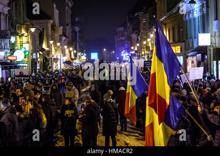 Brasov, Rumänien. 1. Februar 2017. Menschen protestieren gegen die Entscheidung des Gefangenen Begnadigung, vor allem für Korruption, auf den Straßen von Brasov, Rumänien. Bildnachweis: Ionut David/Alamy Live-Nachrichten Stockfoto