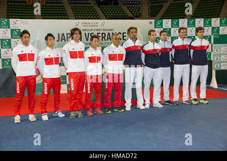 Tokio, Japan. 2. Februar 2017. Davis Cup von BNP Paribas 1. Runde Japan / Frankreich - japanische & französischen Davis Cup Tennis Teams bei der Auslosung. (L-R) Yasutaka Uchiyama, Yuichi Sugita, Taro Daniel, Yoshihito Nishioka, Minoru Ueda (JPN), Yannick Noah, Richard Gasquet, Gilles Simon, Nicolas Mahut, Pierre-Hugues Herbert (FRA), Tennis: Tokio Ariake Davis Cup von BNP Paribas 1. Runde Japan / Frankreich - japanische & französischen Davis Cup Tennis Teams bei der Auslosung. Bildnachweis: Yan Lerval/AFLO/Alamy Live-Nachrichten Stockfoto