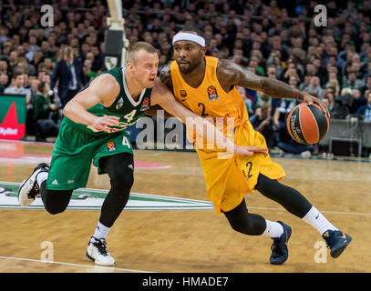 Vilnius, Litauen. 2. Februar 2017. Tyrese Rice (R) von FC Barcelona Lassa Spanien durchbricht während einer regulären Saison Spiel der EuroLeague 2016 / 17 gegen Zalgiris Kaunas Litauen in Vilnius, Litauen. Bildnachweis: Alfredas Pliadis/Xinhua/Alamy Live-Nachrichten Stockfoto