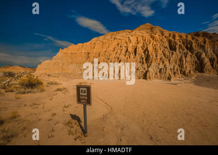 Erodierte Panaca Bildung, Schaffung von schönen Türmen und Klippen von Kalksteinen und Tonstein, Cathedral Gorge State Park, Nevada, USA Stockfoto