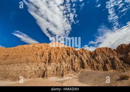 Erodierte Panaca Bildung, Schaffung von schönen Türmen und Klippen von Kalksteinen und Tonstein, Cathedral Gorge State Park, Nevada, USA Stockfoto