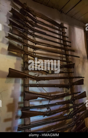 Gun-Kollektion bei Hubbell Trading Post National Historic Site innerhalb der Navajo Nation, Arizona, USA Stockfoto