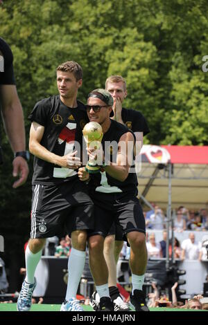 Deutsche Fußball-Nationalmannschaft und Chef-Trainer Löw feiern FIFA World Cup Championship am 15. Juli 2014 in Berlin, Deutschland. Stockfoto