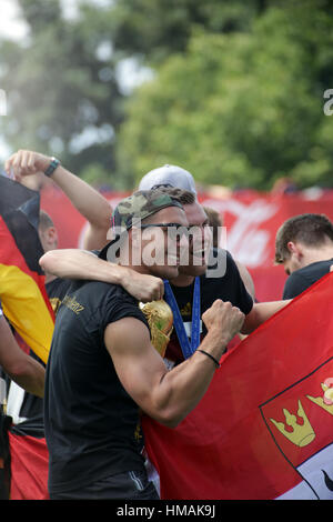 Deutsche Fußball-Nationalmannschaft und Chef-Trainer Löw feiern FIFA World Cup Championship am 15. Juli 2014 in Berlin, Deutschland. Stockfoto