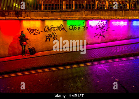 Weihnachten-Graffiti an der Unterführung am Bahnhof von Brighton Stockfoto