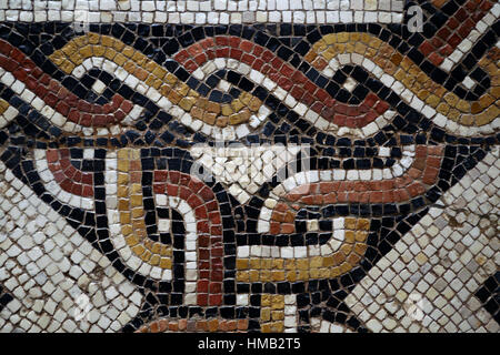 Geometrische römisches Mosaik mit Anagramm. Kalkstein. 4. Jahrhundert. Cuevas de Soria, Soria, Spanien. Nationales Archäologisches Museum, Madrid. Spanien. Stockfoto