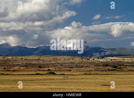 Blick auf das Plateau Rocche, Regionalpark Sirente-Velino, Abruzzen, Italien. Stockfoto