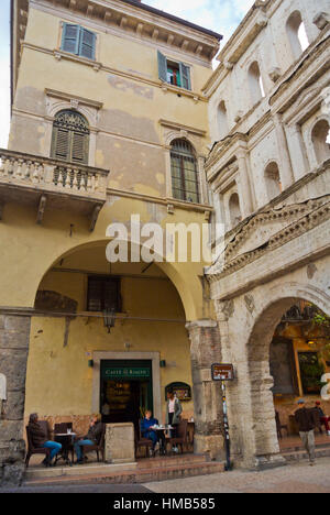 Caffe Rialto, Porta dei Borsari, Verona, Veneto, Italien Stockfoto