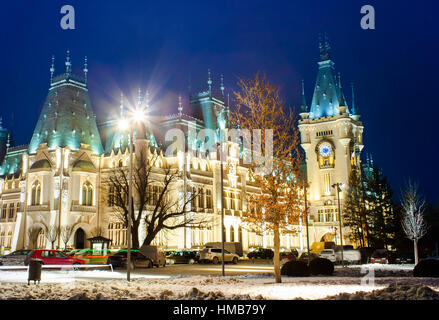 Der Palast der Kultur in der Nacht in Iasi, Rumänien Stockfoto