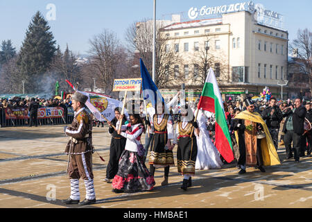 Jährliches internationales Festival der Maskerade-Kostüme "Surva" in Pernik, Bulgarien Stockfoto