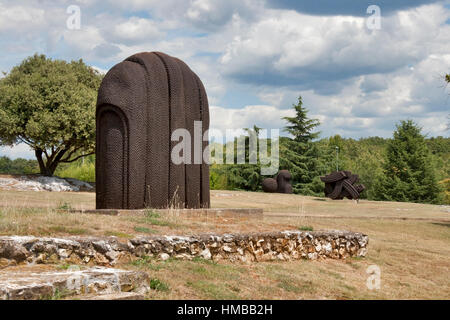 Vrsar, Kroatien - 26. Juli 2010: Berühmten zeitgenössischen kroatischen Bildhauer makedonischen Ursprungs Dusan Dzamonja Skulpturenpark in der Nähe von Vsar, Kroatien. Stockfoto