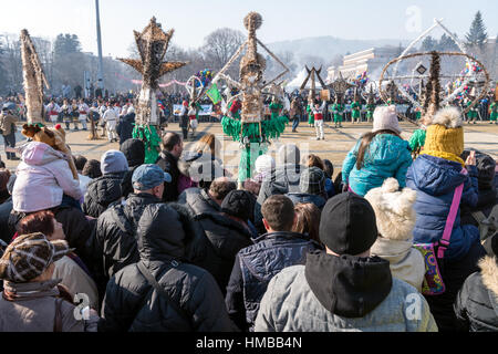 Jährliches internationales Festival der Maskerade-Kostüme "Surva" in Pernik, Bulgarien Stockfoto