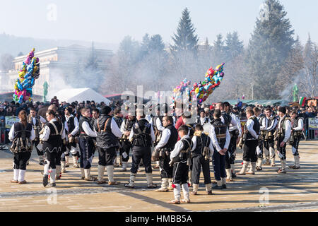 Jährliches internationales Festival der Maskerade-Kostüme "Surva" in Pernik, Bulgarien Stockfoto