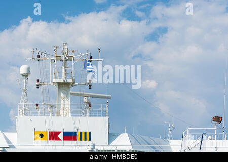 Abstrakte und konzeptionelle Technologie, Radar auf einem Schiff. ARPA ist einer der maritimen Navigationswerkzeug zur Vermeidung von Kollisionen oder Arbeitsunfälle Seenebel. Stockfoto