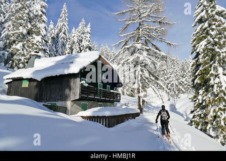 La Giettaz, kleines Tal "Val Arly" (Savoyen, Französische Alpen): bergige Landschaft mit Schnee bedeckt Stockfoto